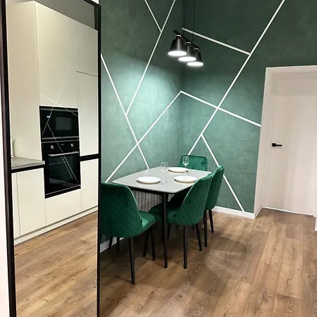 Romantic - In The Center Of , King-size Bed Apartment