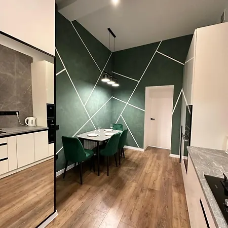 Apartment Romantic - In The Center Of , King-size Bed Lemberg