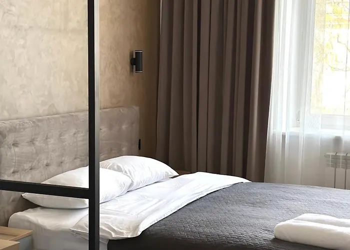 Romantic - In The Center Of , King-size Bed *